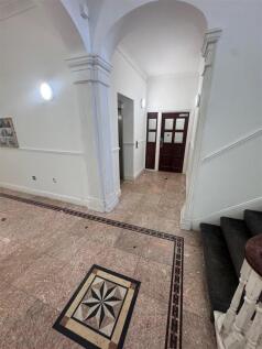 communal lobby and lift.jpg