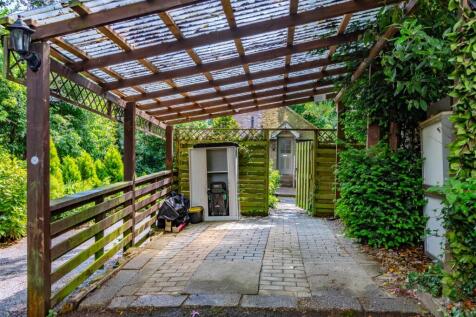 The Lodge - Car Port