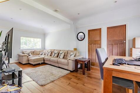 The Lodge - Living Room/Diner