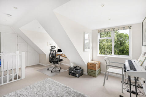 2nd floor bedroom