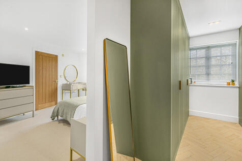 Walk-in Wardrobe
