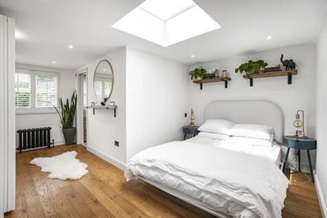 Principal bedroom