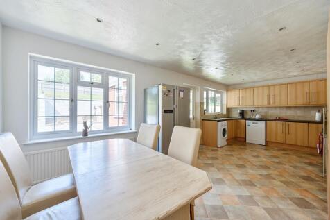 Kitchen/Dining Area