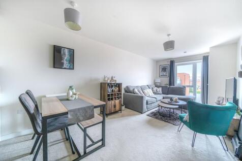 Living Area/Dining Area