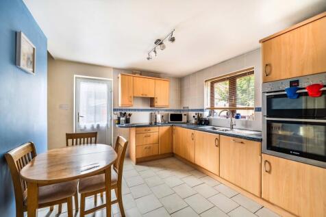 Kitchen/Dining Area