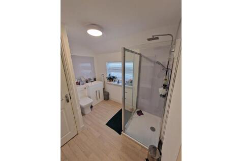 Sefton-BR3-Ensuite-Edited.jpg