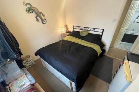 bed 1.jpg