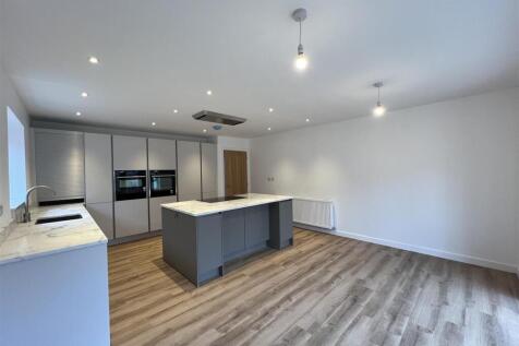 Dining_Kitchen_(1).jpg