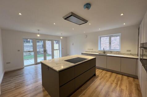 Dining_Kitchen_(2).jpg