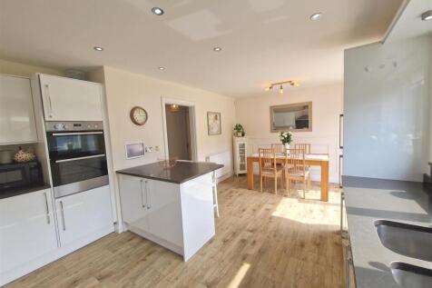 Kitchen 7a.jpg
