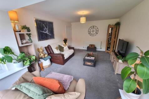 Lounge 3.jpg