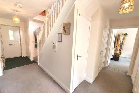Hallway 2.jpg