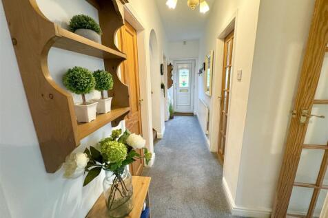 Hallway 3.jpg