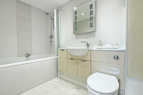 Bathroom 2.jpg
