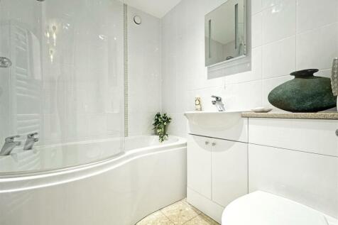 Main Bathroom.jpg