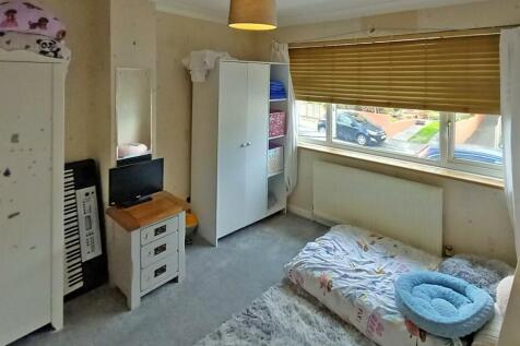 Cream Bedroom 2.jpg
