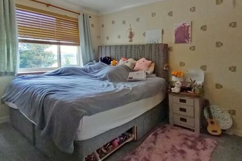 Cream Bedroom.jpg