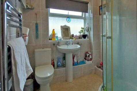 Bathroom 1.jpg