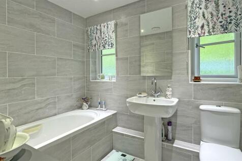 Bathroom 1.jpg