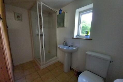 Old Barn Shower room.jpg