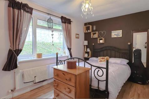 Bedroom 2 (4).jpg