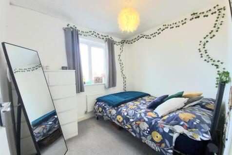 8dc Bed 2.jpg