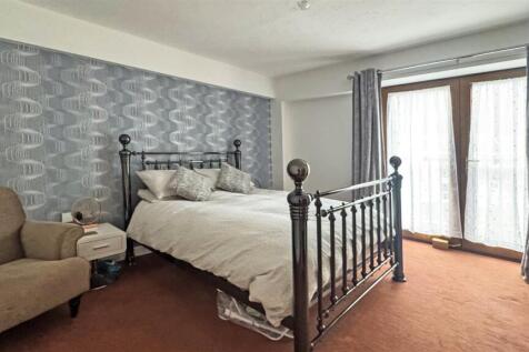 Bedroom 1 1 (2).jpg