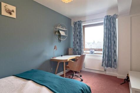 Bedroom 2 2 (3).jpg