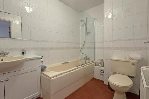 Bathroom (3).jpg