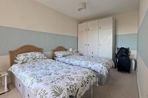 Bedroom 2 (6).jpg