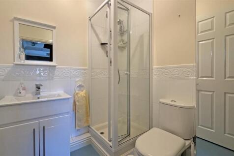 Bathroom 2 (4).jpg