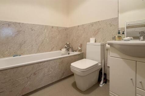Bathroom (4).jpg