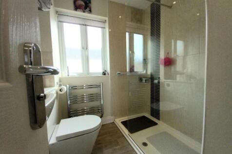 24 Bid Way En-suite.jpg
