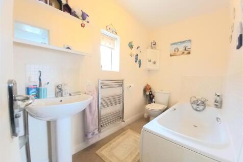 24 Bid Way Bathroom.jpg