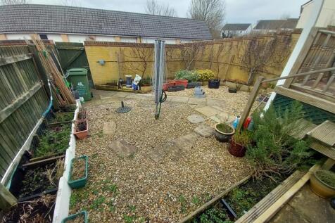 24 Bid Way Rear Gdn.jpg