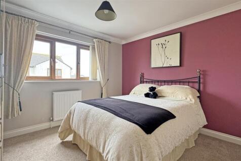 Bedroom 2 (8).jpg