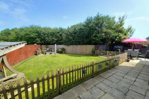 2 Beech Rd GDN 3.jpg