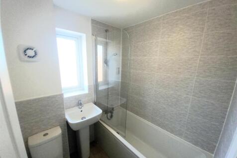29 Pin rd Bathroom.jpg
