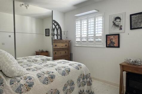 Bedroom 2 (9).jpg