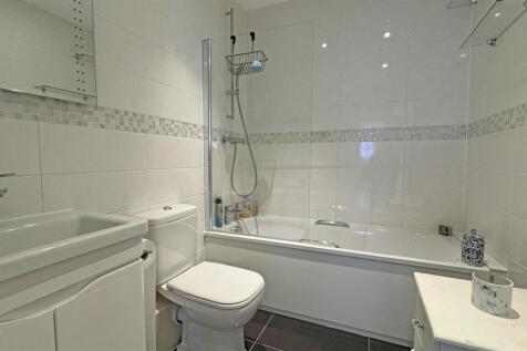 Bathroom 3.jpg