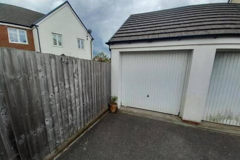 61 Taylor Crescent Garage.jpg