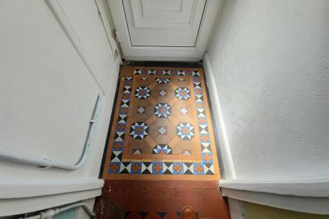67 Clifton St Floor.jpg
