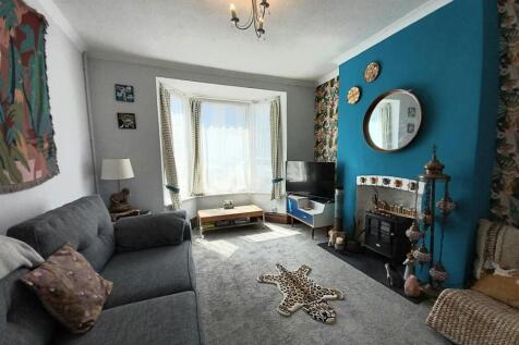 67 Clifton St S Room.jpg