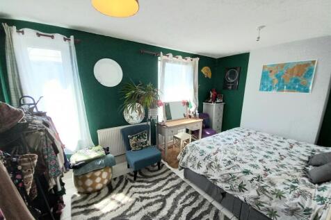 67 Clifton St Bed 1.jpg