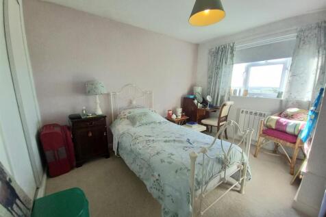 1 Turnpike Bed 1.jpg