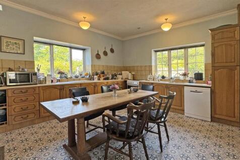 Kitchen 1 (9).jpg