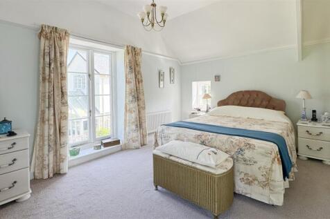 Bedroom 1 (6).jpg