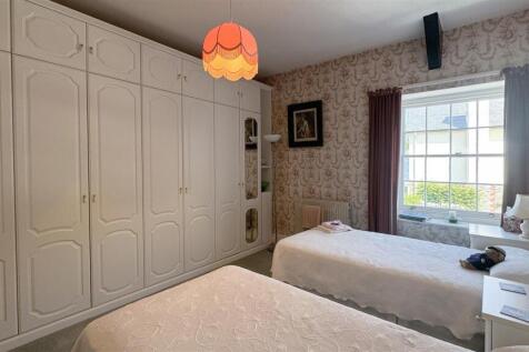 Bedroom 3 (8).jpg