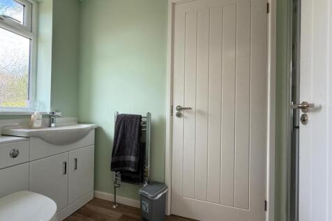 Bathroom.JPG