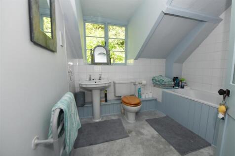 Bucks Cottage Best Bathroom.JPG